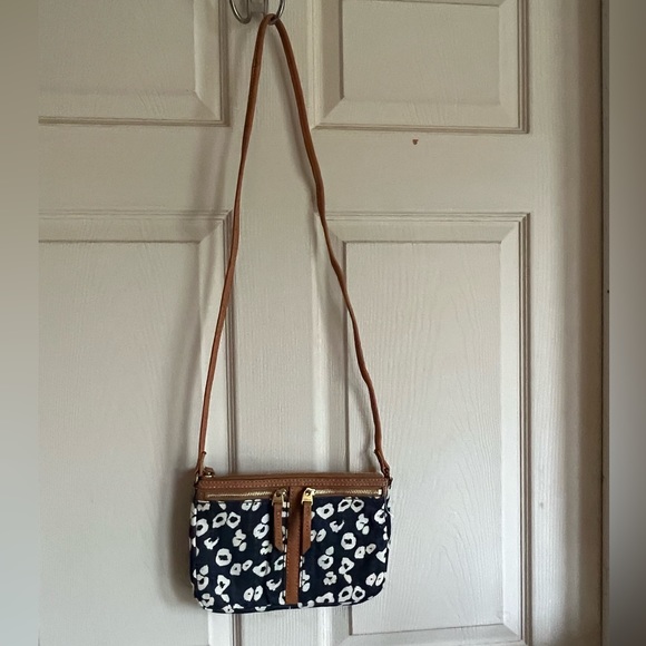 Fossil canvas and leather crossbody - Picture 5 of 8